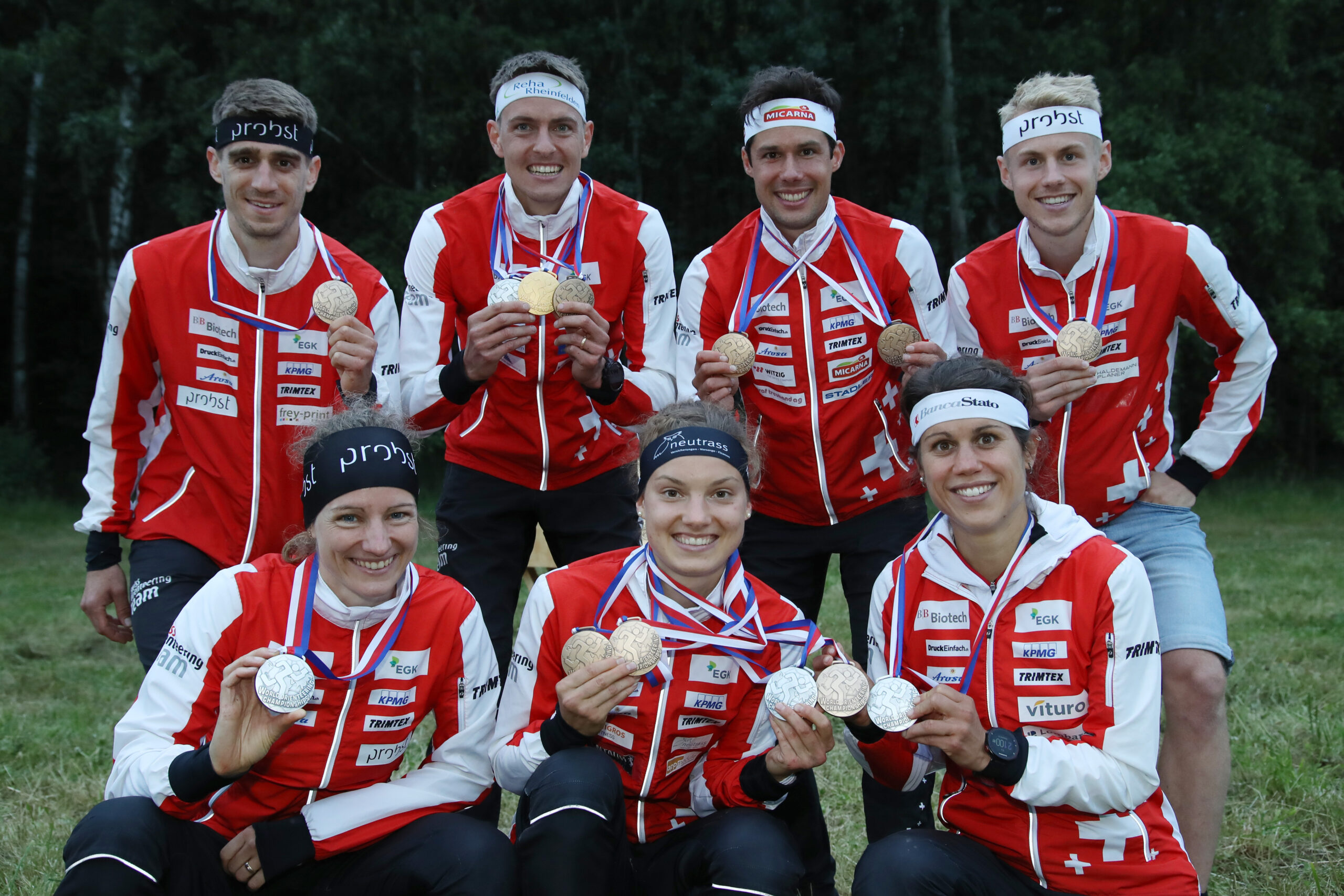7 medals for the Swiss Orienteers at the World Championships 2021 in Czech Republic: Sabine Hauswirth, Simona Aebersold and Elena Roos (FLTR in front), Florian Howald, Matthias Kyburz, Martin Hubmann and Joey Hadorn (FLTR in the back)